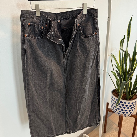 Levi’s Black Denim Midi Skirt - Picture 1 of 3